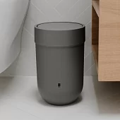 Мусорный контейнер с крышкой 6 л Umbra Touch, серый