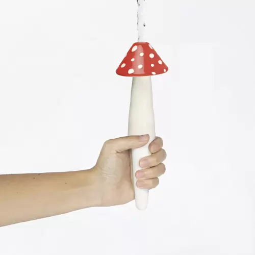 Фигурка с функцией полива для растений amanita