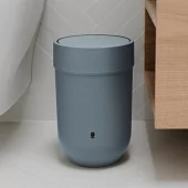 Контейнер для мусора с крышкой 6 л Umbra Touch, серо-голубой
