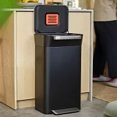 Контейнер для мусора с прессом Joseph Joseph Titan 30 л, черный